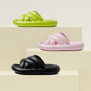 Sandalias de plataforma EVA cálidas de invierno para mujer con correa cruzada, antideslizantes, con puntera de acero y suela gruesa, tipo zueco y pantufla para piscina y baño - Product Image 4