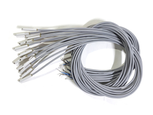 Capteur de proximité inductif étanche 5-30V IP67 pour équipement industriel - Product Image 1