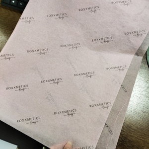กระดาษห่อพิมพ์ลายตามสั่งสำหรับเสื้อผ้า กระดาษบรรจุภัณฑ์แบบกำหนดเอง - Product Image 1