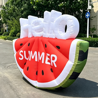 Opblaasbare watermeloenplak op maat met tekst 'Hallo Zomer' voor buitendecoratie, reclame en presentatie