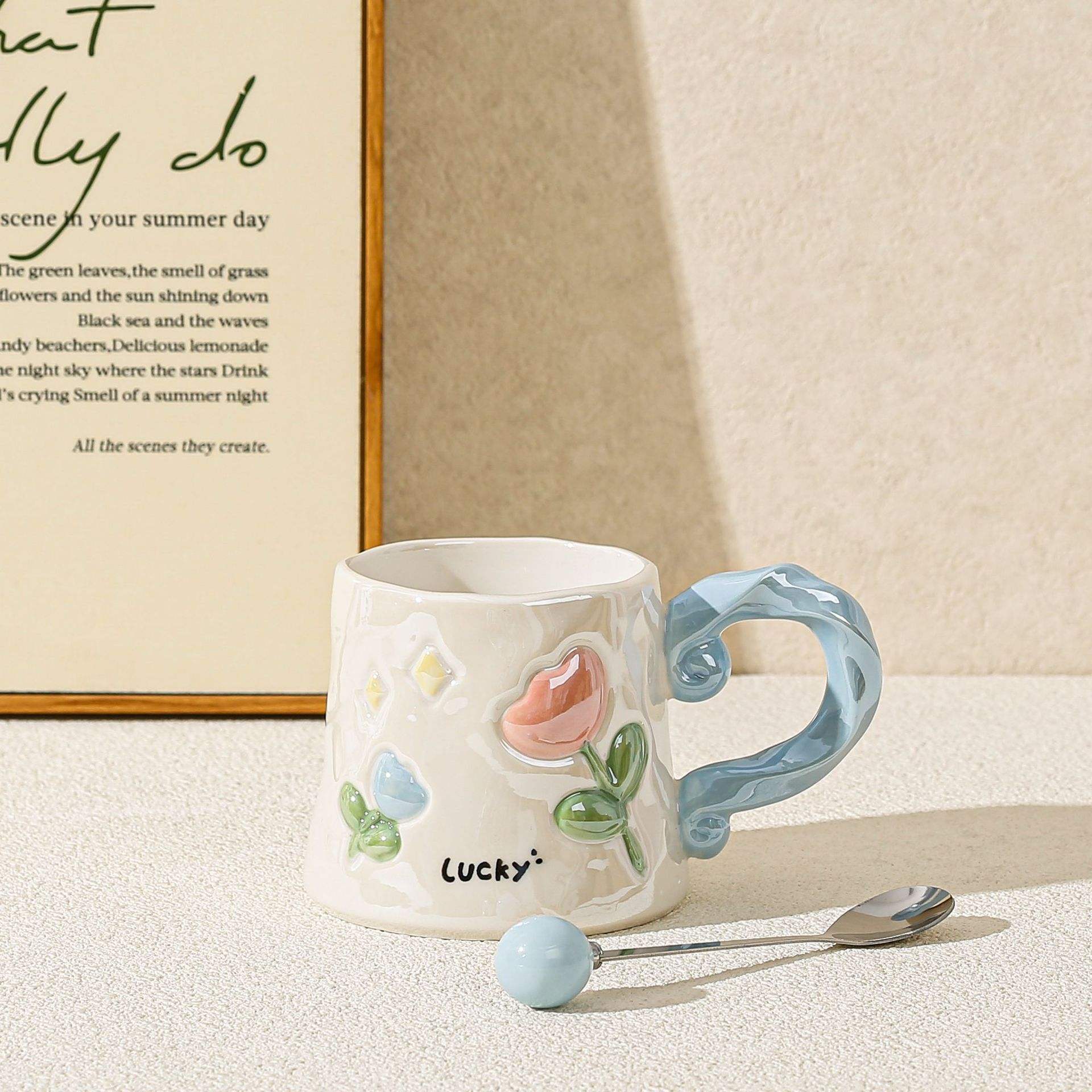 สีน้ำเงินพร้อมช้อน