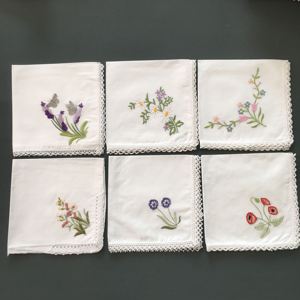 مناديل نسائية مطرزة مخصصة - Product Image 6