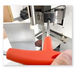 Machine de découpe robuste pour papier, PVC, aluminium, livres, cartes de visite, cartes à jouer DQ08 - Product Image 3