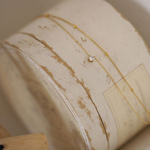 Collar de cadena de eslabones de acero inoxidable chapado en oro de 18 quilates, colgante de circón único, ajuste de garra, diseño geométrico para mujer de 18 pulgadas - Product Image 1