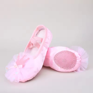 Ragazze scarpe da ballo in raso per bambini con ricamo comode ed eleganti per giovani ballerini - Product Image 3