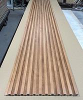 Tube de bois creux carré composite Wpc Plafond en bois Wpc Tubes en bois Panneaux muraux légers