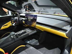 Xiaomi SU7 Ultra 2025 Fabricado en China, Pekín, Alto Rendimiento, 630 km de Autonomía, Coche Eléctrico Puro, Vehículos de Nueva Energía, ¡Venta Caliente! - Product Image 6