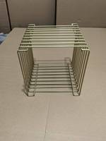 Roter Moderner Metall-Schwebetisch mit Mehreren Ablagen Langlebiges Design Leichter Luxus-Stil