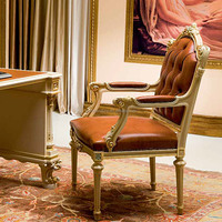 Bureau de direction en bois massif antique, mobilier de luxe haut de gamme avec des sculptures élégantes, style de conception traditionnel pour PDG