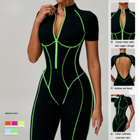 Combinaison de yoga pour femme à manches courtes, coupe en V croisée, effet sculptant doux, jambes évasées, couleur contrastante, dos évidé, vêtement de sport avec fermeture éclair
