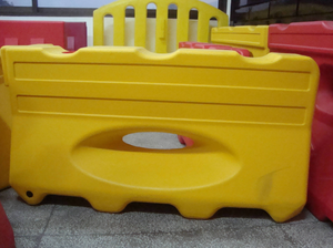 Semplice soffiaggio a foro singolo costruzione di strade dividere il controllo del traffico della folla barriere di sicurezza in plastica riempite d'acqua - Product Image 3