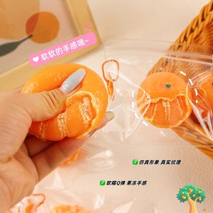BT Divertido Juguete de Simulación de Naranja Pelable, Frutas Adorables, Juguetes de Descompresión para Oficina, Juguetes Sensoriales de Apretar, Juguetes de Rompecabezas Suaves de Rebote Lento - Product Image 5