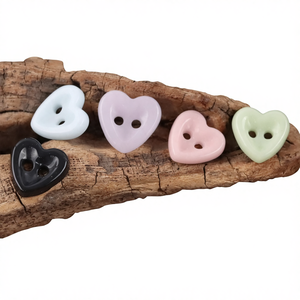 Kancing Keramik Bentuk Hati Kartun Ukuran Kecil untuk Anak-Anak, 2 Lubang, dengan Manik-Manik, Dapat Dicuci dan Dipoles - Product Image 4