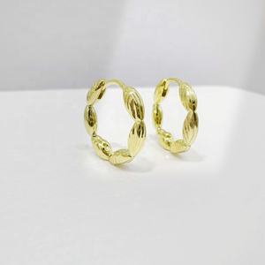 Precio de fábrica, plata 925, pendientes minimalistas occidentales de plata de ley, redondos irregulares, estilo hiphop, hipoalergénicos, pendientes de moda para mujer. - Product Image 3