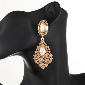 Boucles d'oreilles pour femmes en forme de larme de couleur champagne rétro européenne américaine, entièrement serties de diamants, pierres précieuses en cristal, accessoires en alliage de zinc - Product Image 5