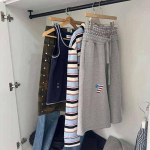 Shorts d'été en coton molletonné double ceinture pour femme, 380 g/m², avec broderie personnalisée du logo de la marque, vente en gros - Product Image 4