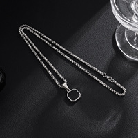Colliers Pendentifs Carrés Noirs Minimalistes Géométriques en Acier Inoxydable, Bijoux Décontractés Personnalisés pour Hommes et Femmes, Cadeau