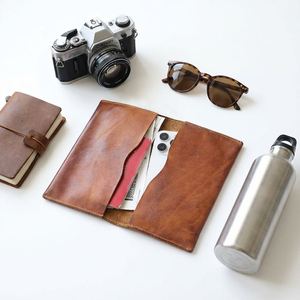 Funda de Pasaporte de Cuero Genuino Hecha a Mano con Logotipo OEM, Estilo Vintage, para Aventuras al Aire Libre, Regalo - Product Image 2