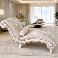 Chaise longue rembourrée capitonnée avec garniture à clous, chaise longue inclinable en forme de S avec pieds en bois massif pour chambre à coucher et salon