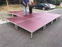 Scène modulaire portable en aluminium avec pieds insérés, plateforme antidérapante robuste pour mariages, concerts, événements, installation rapide
