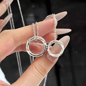 流行のカップル磁気二重メビウスリングカップルネックレスファッショントレンド長距離ラブジュエリーギフト - Product Image 1