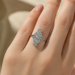 Anello Vintage con Corona Testurizzata per Donne, Gioiello Elegante e di Lusso per le Dita - Product Image 2