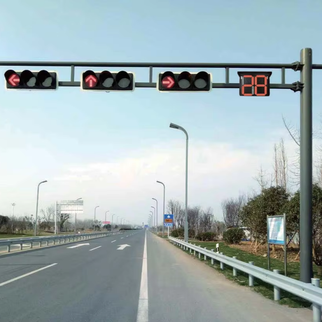 Hot Dip Galvanized Steel Polygonal Traffic Pole Cameras Waterproof Design 5-Year Warranty Highway Commercial Use Wind Resistant