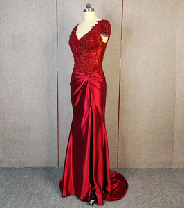 Abiti da ballo in raso elasticizzato bordeaux con scollo a V, corpetto con paillettes e perline, modello a <span class=keywords><strong>sirena</strong></span> con strascico. - Product Image 3