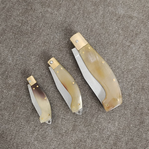 Hongrui classique manche en corne de boeuf 440C couteau en acier italien maison et extérieur rasoir tranchant couteau de poche pliant avec trois tailles - Product Image 4