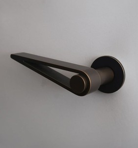 Poignée de porte prête à être expédiée, au design tendance, en métal artisanal, fabriquée à la main, en vente auprès d'exportateurs indiens - Product Image 2