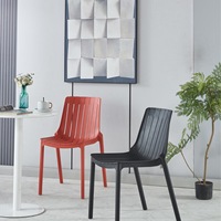Chaise de salle à manger d'extérieur empilable en plastique PP, sans accoudoirs, avec dossier à lattes évasées, colorée, pour la maison, le café et le restaurant