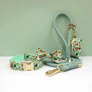 Productos de tendencia 2025 recién llegados conjunto de collar de perro de lujo de Navidad y Halloween estampado bolsa de basura para caca de perro pajarita para perro - Product Image 5