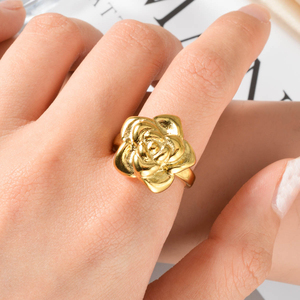 Anillos o alianzas de boda de acero inoxidable chapados en oro de 18 quilates de moda para mujer - Product Image 2