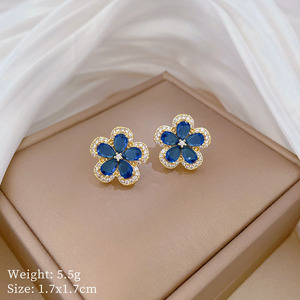 Ensemble de bijoux de luxe en or 18 carats avec collier et boucles d'oreilles en forme de fleur, de nombreux modèles, vente en gros, haute qualité, pour femmes - Product Image 3