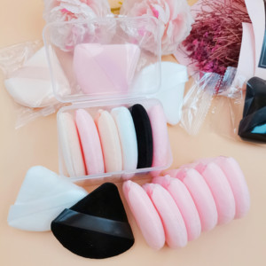 Al por mayor Borla de maquillaje triangular de terciopelo para polvos, con pegatina de San Valentín de regalo, marca privada - Product Image 3