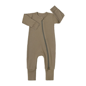 Weicher, Süßer und Warmer <span class=keywords><strong>Baby</strong></span>-Schlafanzug zum Ausmalen – Unisex Winter-Overall aus Schwarzer Bambusviskose mit Reißverschluss und Füßen - Product Image 4