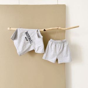 Bộ quần áo trẻ em hè 2024 kiểu dáng năng động, 2 món, dành cho bé trai/bé gái, in chữ, quần sọc, áo cổ tròn tay ngắn + quần sọc 2 - Product Image 1