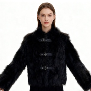 Nuovo Cappotto Invernale da Donna Boying in Ecopelliccia di Volpe - Giacca Integrata in Finta Pelliccia Tinta e Tessuta, Ecologica e Personalizzabile - Product Image 2