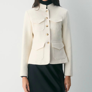 Trajes y blazers elegantes para mujer, chaqueta con diseño texturizado, cuello corto, botones dorados y bolsillos. - Product Image 1