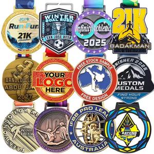 เหรียญสังกะสีอัลลอยเคลือบสีทองสำหรับการแข่งขันวิ่งมาราธอน3D 10ซม. ดีไซน์แบบกำหนดเอง - Product Image 2