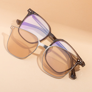 Gafas de sol ZT-2892 para hombre, con montura cuadrada TR, lentes de PC con protección UV400, que cambian de color, con diseño magnético de cierre a presión para protección solar. - Product Image 2