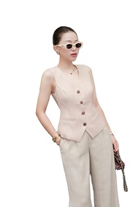 Ensemble 2 pièces gilet et pantalon vintage uni pour femme, fabriqué au Vietnam, longueur mi-mollet, sans manches, col en V, polyester/coton, perlé, anti-plis - Product Image 2