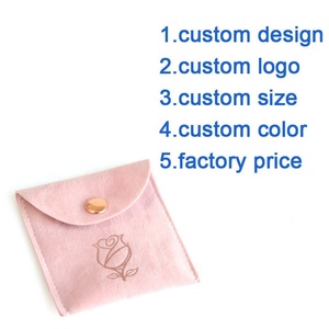 Bolsa de Joyería Personalizada de Gamuza Gruesa <span class=keywords><strong>Rosa</strong></span> Pálido con Botón de Metal Dorado <span class=keywords><strong>Rosa</strong></span> y Logotipo Dorado <span class=keywords><strong>Rosa</strong></span> - Product Image 4