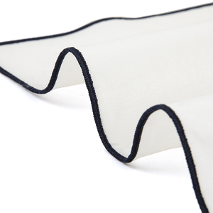 Helder Wit 100% Katoenen Pochet Met Contrasterende Geborduurde Rand, Marineblauw Milieuvriendelijk Recycling, Formele Pakken Zakdoek - Product Image 3