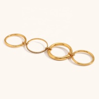 Bague en zircon multicouche plaqué or 18 carats minimaliste imperméable à l'eau en acier inoxydable de conception unique de Dingran pour des femmes