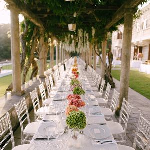 Chaises Chiavari en acrylique classiques pour la <span class=keywords><strong>location</strong></span> événementielle, empilables, vente en gros, avec coussin de siège pour événements et mariages - Product Image 4