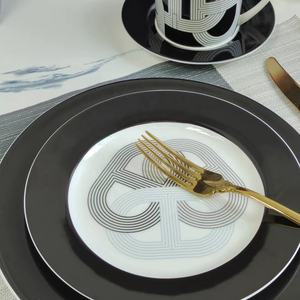Vente flash : Ensemble de 4 assiettes en céramique noires de luxe de style nordique pour restaurant, avec boîte cadeau - Product Image 2