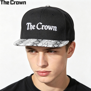 Casquette plate à 6 panneaux en cuir avec logo personnalisé, texture exotique, vente en gros, fabricant de broderies - Product Image 1