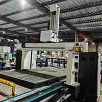 Routeur CNC 4 axes robuste 1325 pour la découpe du bois avec changeur d'outils automatique et table à vide, machine de découpe plasma