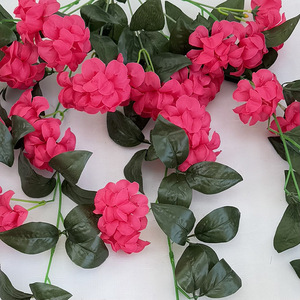 Guirlande de fleurs en soie faites à la main, rouge, rose, blanche, pour décoration murale, mariage, maison, 2 m de long - Product Image 4